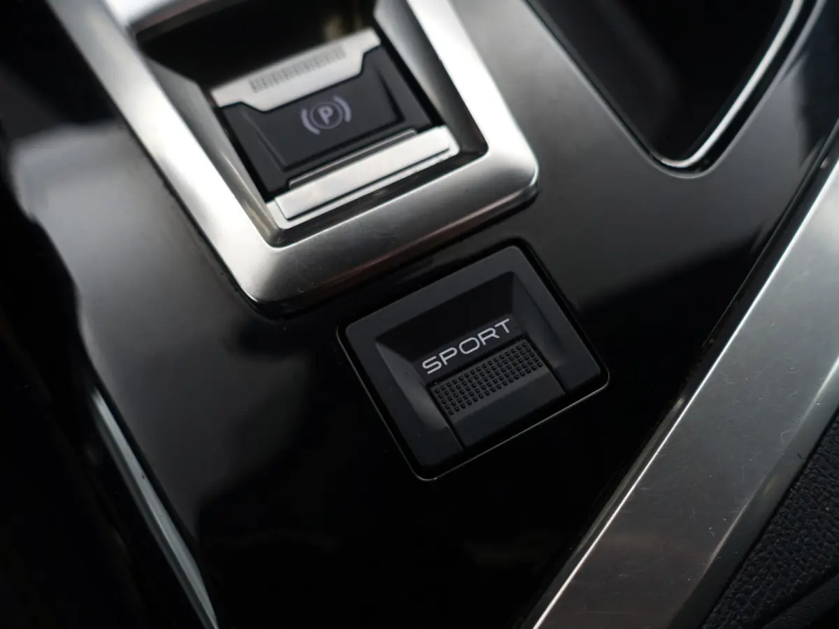 1.2 PureTech Allure Aut- Panoramadak, Two Tone, Dynamic Select, 360 Camera, CarPlay, Android auto, Sfeerverlichting