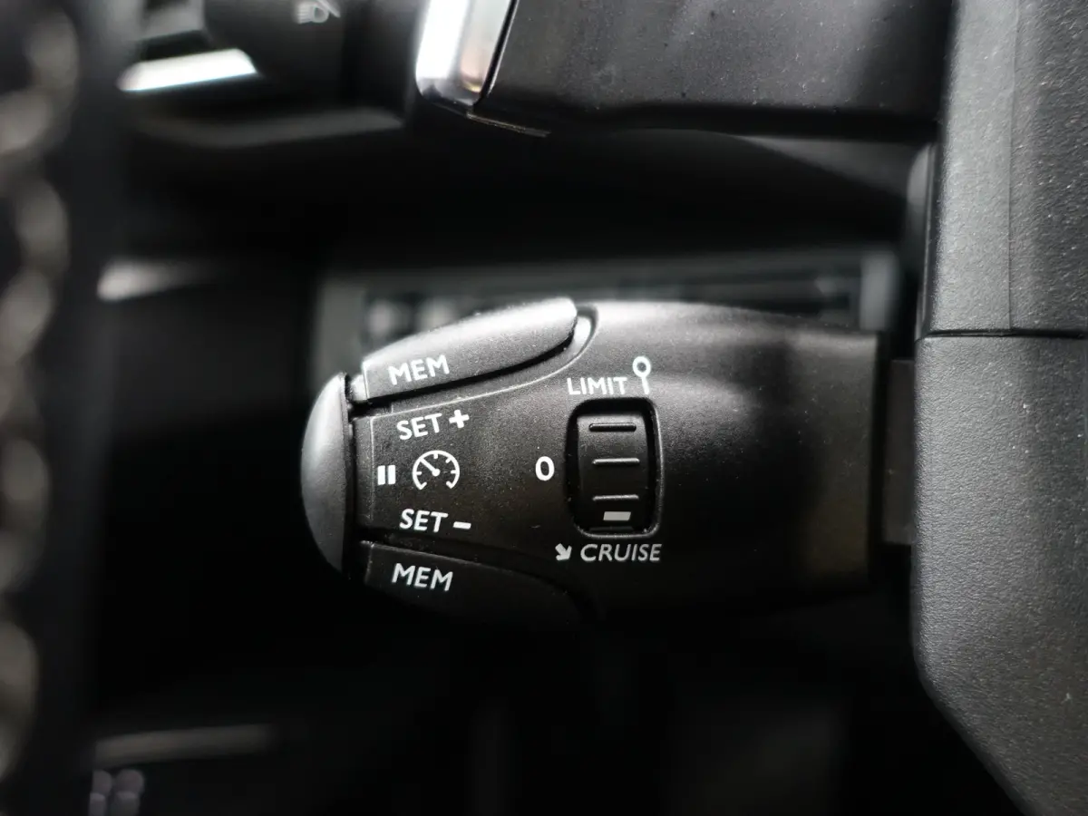 1.2 PureTech Crossway Aut- Panoramadak, Carplay, 360 Camera, Sfeerverlichting, Stoelverwarming, Keyless, Sport Interieur