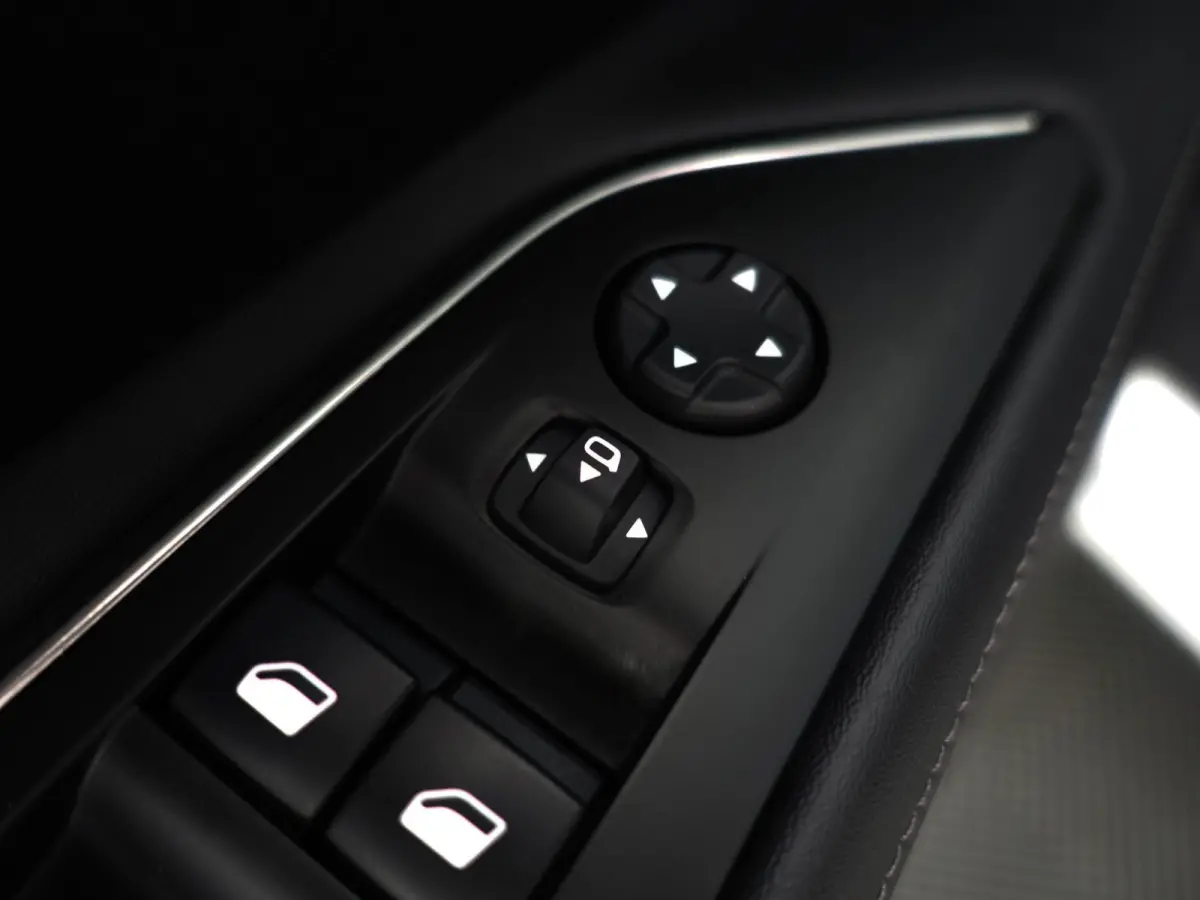 1.2 PureTech Crossway Aut- Panoramadak, Carplay, 360 Camera, Sfeerverlichting, Stoelverwarming, Keyless, Sport Interieur