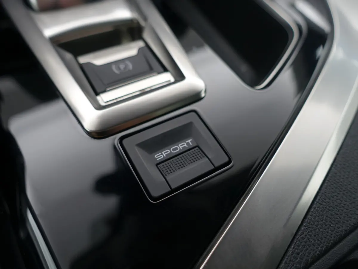 1.2 PureTech Crossway Aut- Panoramadak, Carplay, 360 Camera, Sfeerverlichting, Stoelverwarming, Keyless, Sport Interieur