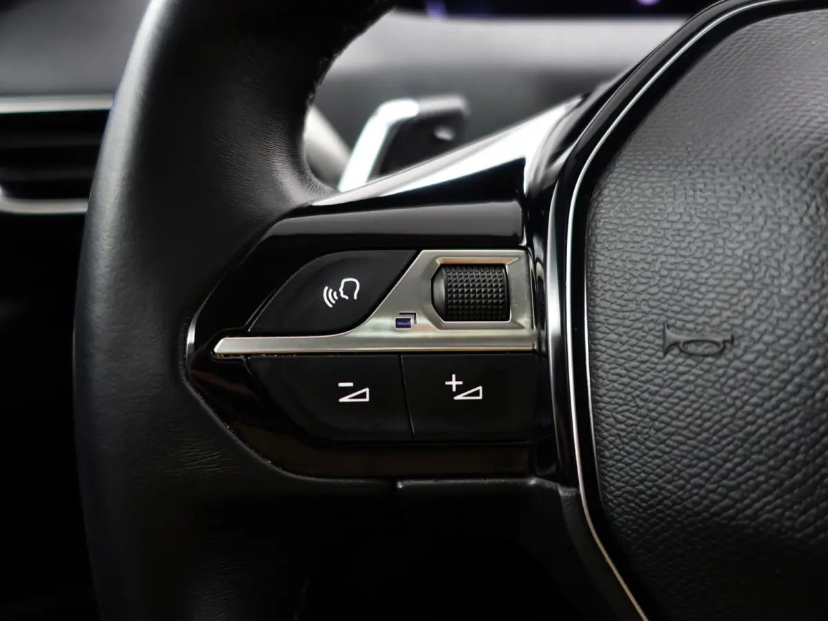 1.2 PureTech Crossway Aut- Panoramadak, Carplay, 360 Camera, Sfeerverlichting, Stoelverwarming, Keyless, Sport Interieur