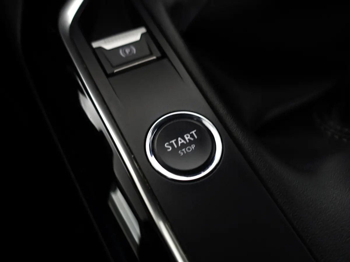 1.2 PureTech Premium GT Line- 7 Pers, Panoramadak, Memory, Sfeerverlichting, 360 Camera, Lane Assist, Keyless