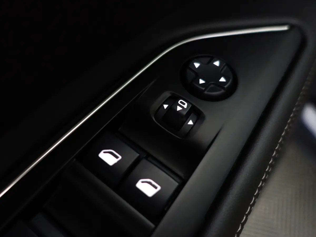 1.2 PureTech Premium GT Line- 7 Pers, Panoramadak, Memory, Sfeerverlichting, 360 Camera, Lane Assist, Keyless