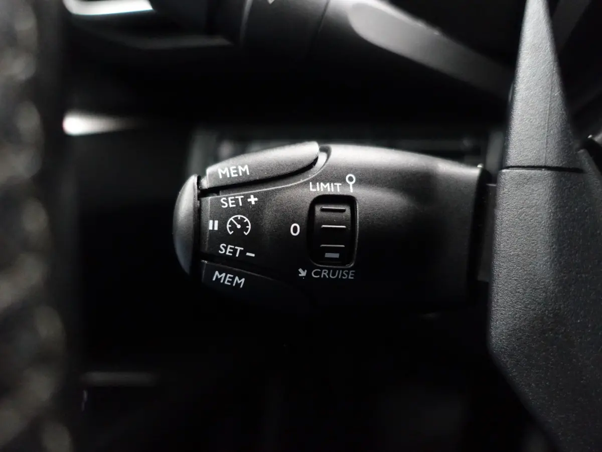 1.2 PureTech Premium GT Line- 7 Pers, Panoramadak, Memory, Sfeerverlichting, 360 Camera, Lane Assist, Keyless