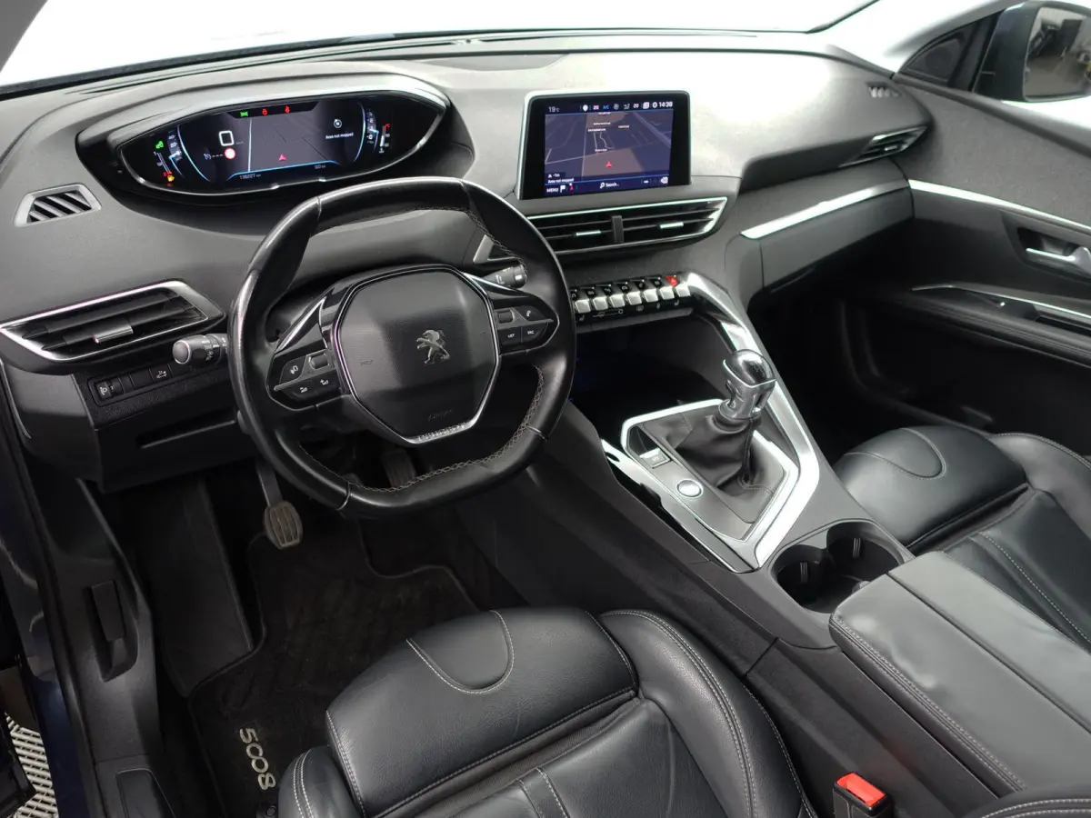 1.2 PureTech Premium GT Line- 7 Pers, Panoramadak, Memory, Sfeerverlichting, 360 Camera, Lane Assist, Keyless