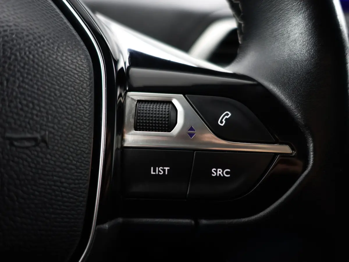 1.2 PureTech Premium GT Line- 7 Pers, Panoramadak, Memory, Sfeerverlichting, 360 Camera, Lane Assist, Keyless