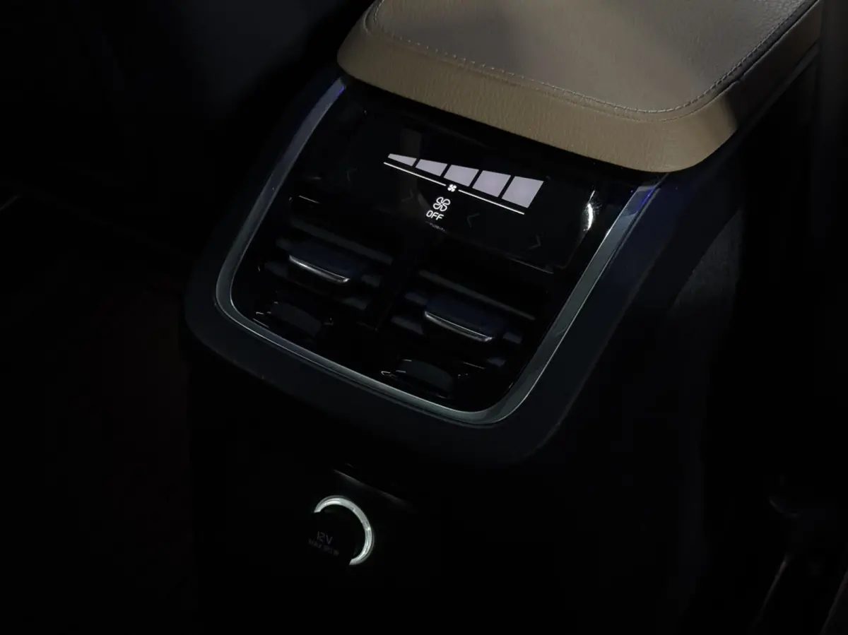 2.0 T8 Twin Engine AWD | NL | Pano | Dealer | 7-P