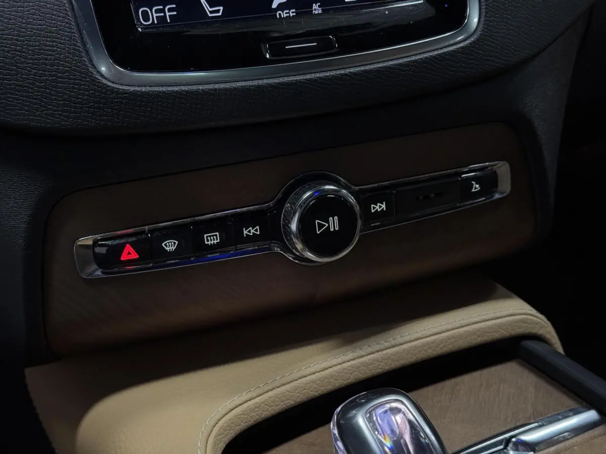 2.0 T8 Twin Engine AWD | NL | Pano | Dealer | 7-P