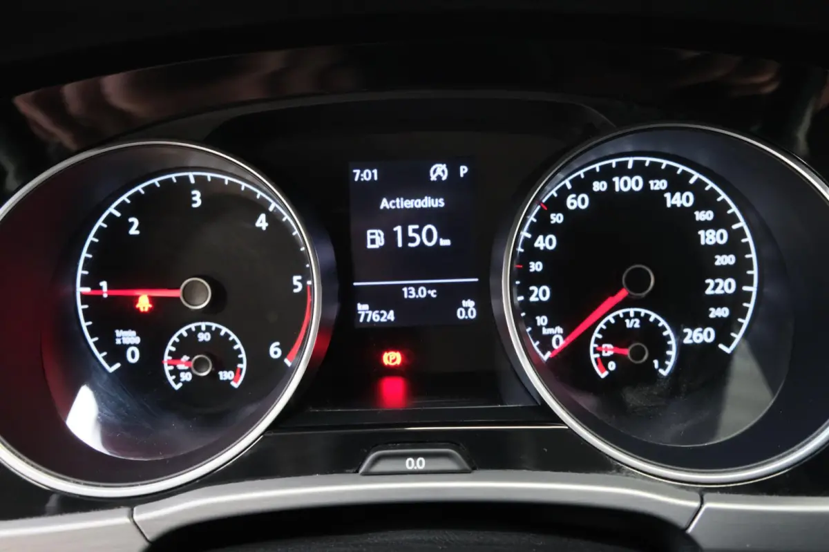 2.0 TDI 150 PK DSG > Grijskenteken < - Airco, Cruise, Navi, PDC.