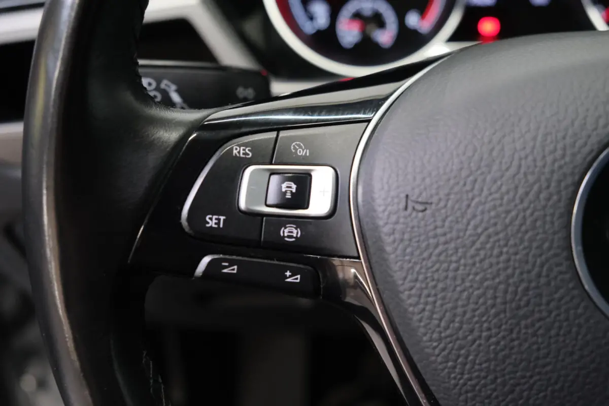 2.0 TDI 150 PK DSG > Grijskenteken < - Airco, Cruise, Navi, PDC.