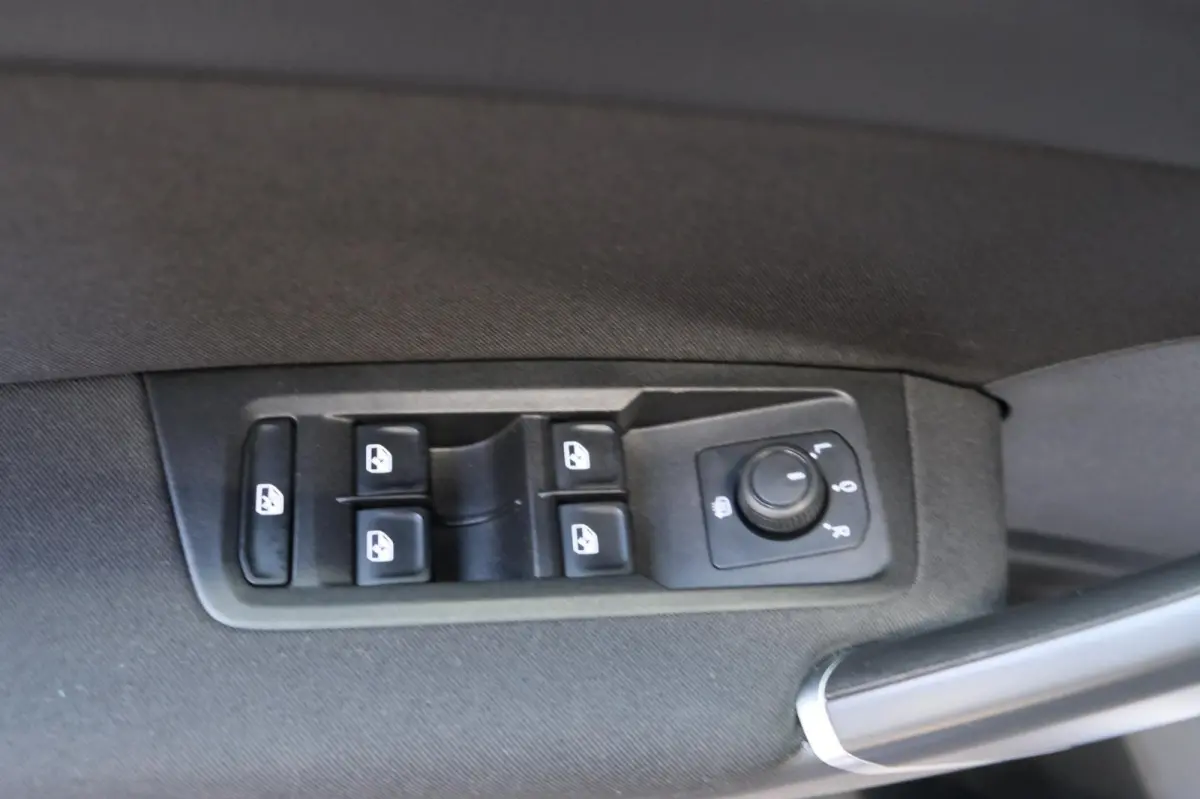 2.0 TDI 150 PK DSG > Grijskenteken < - Airco, Cruise, Navi, PDC.