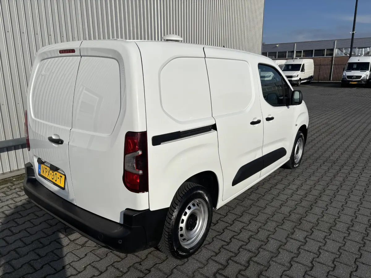 1.5 BlueHDI Premium*A/C*CRUISE*SCHUIF*NW-MODEL*