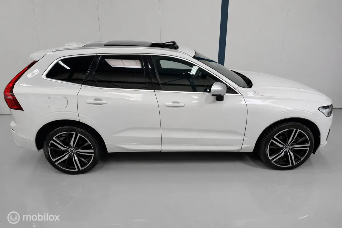 2.0 T8 Twin Engine AWD R-Design PANO / 360 CAM
