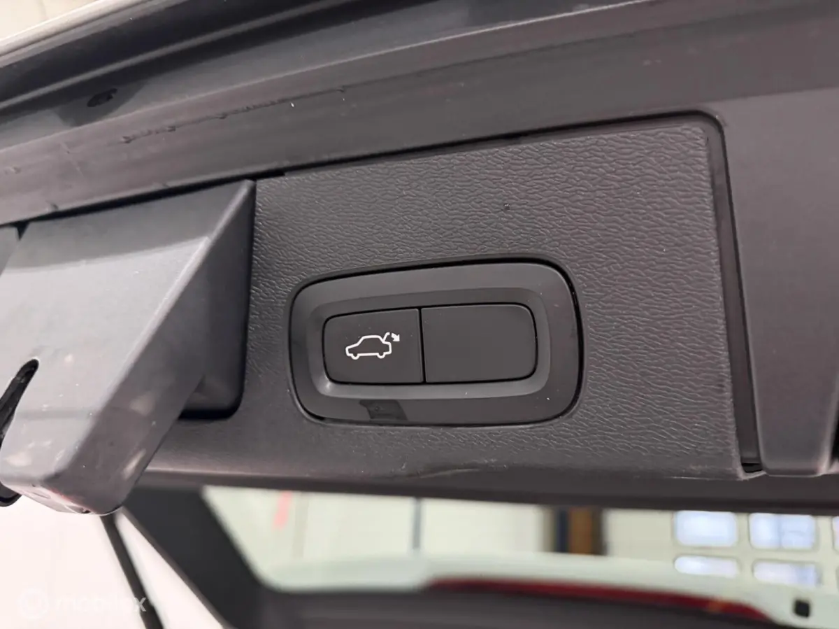 2.0 T8 Twin Engine AWD R-Design PANO / 360 CAM