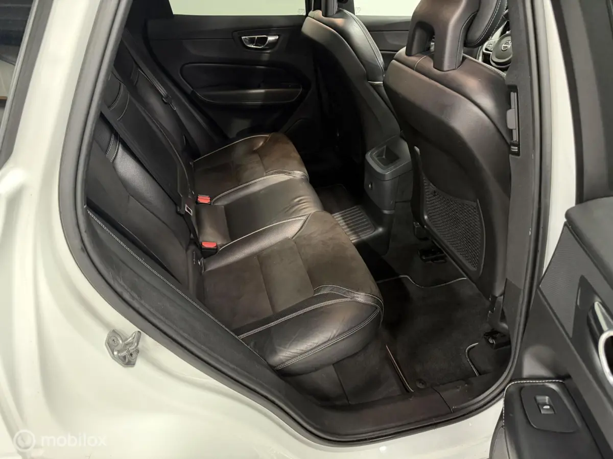 2.0 T8 Twin Engine AWD R-Design PANO / 360 CAM