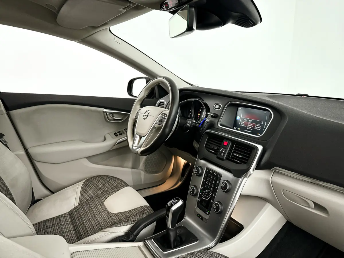 T2 Nordic+ | Stoelverwarming | Cruise control | Navigatie