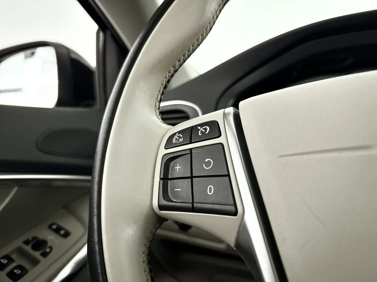 T2 Nordic+ | Stoelverwarming | Cruise control | Navigatie