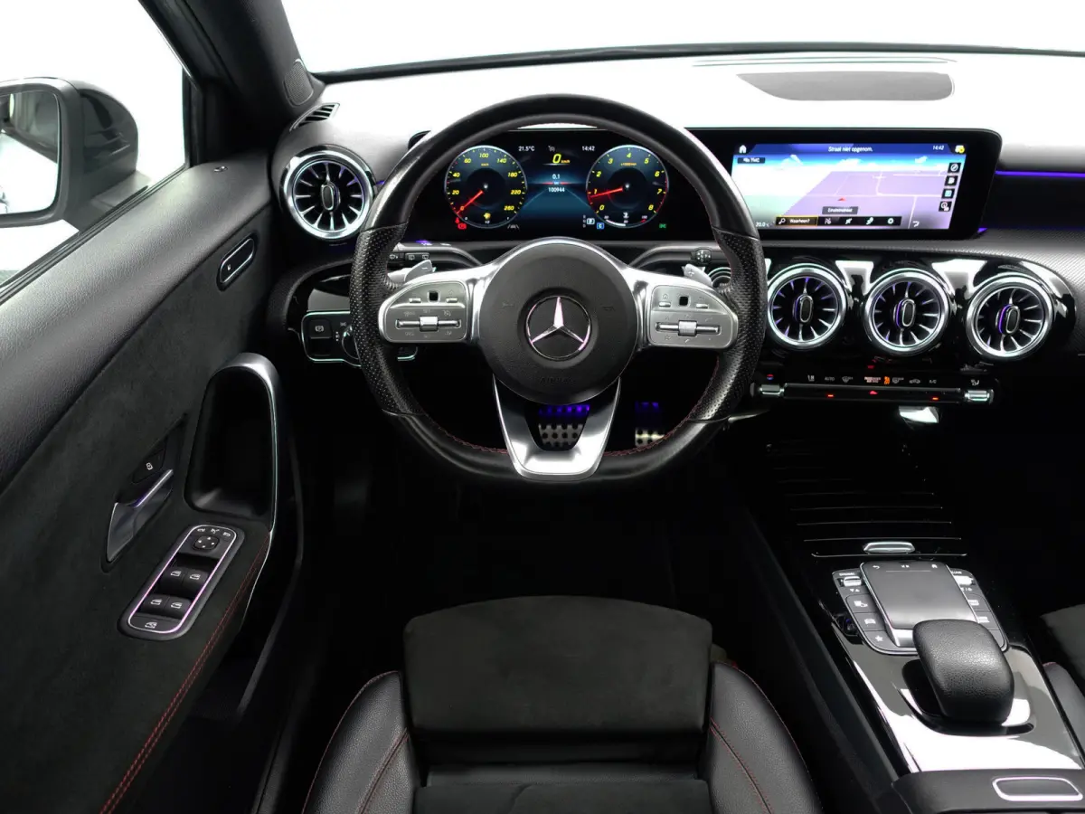 180 AMG Night Edition Aut- Panoramadak, Sfeerverlichting, Xenon Led, Camera, Sport Interieur