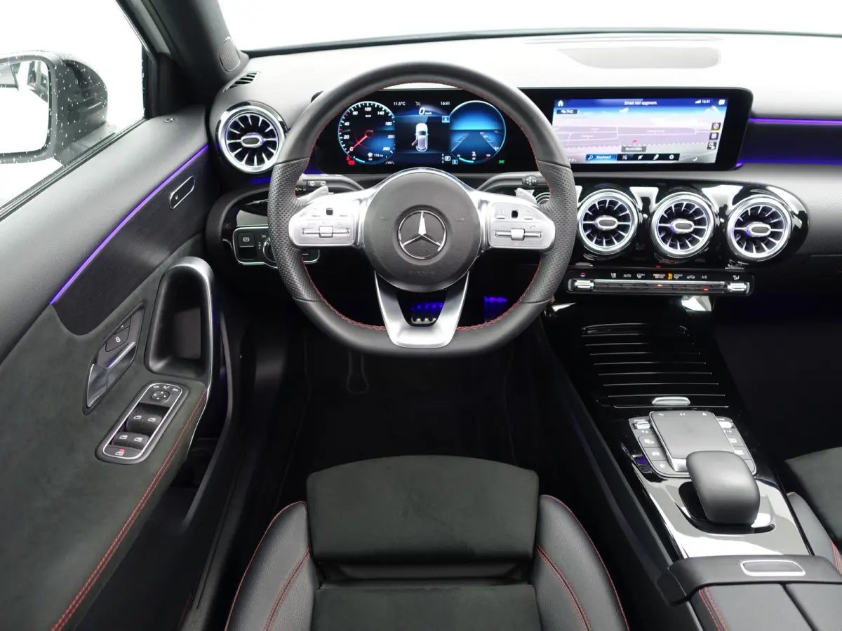 250 AMG Night Edition Design aut- Panoramadak, Sfeerverlichting, Dynamic select, Lane Assist, Park Assist, Design Afwerking