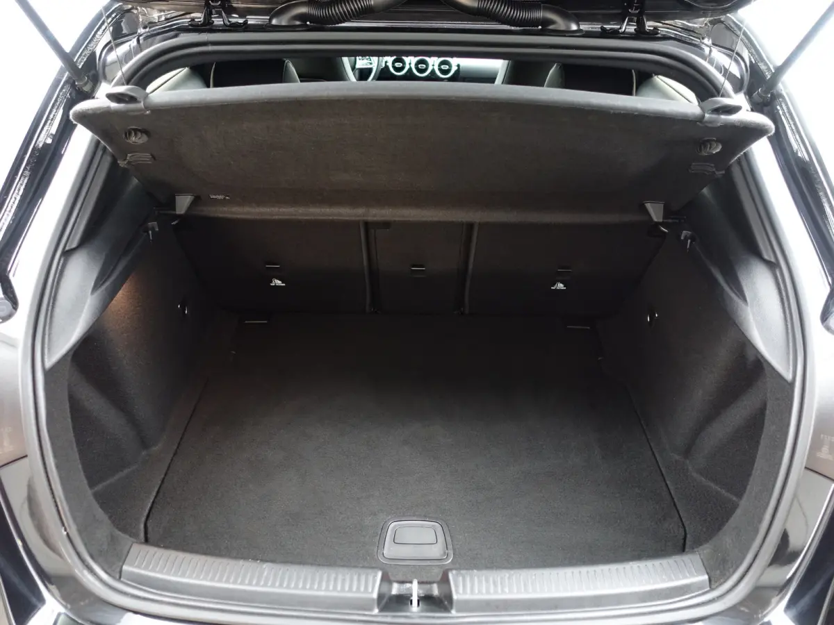 220 AMG Prestige Plus Aut- Memory Seats, Camera, Park Assist, Leder Interieur, Xenon Led, Keyless, Zitcomfort