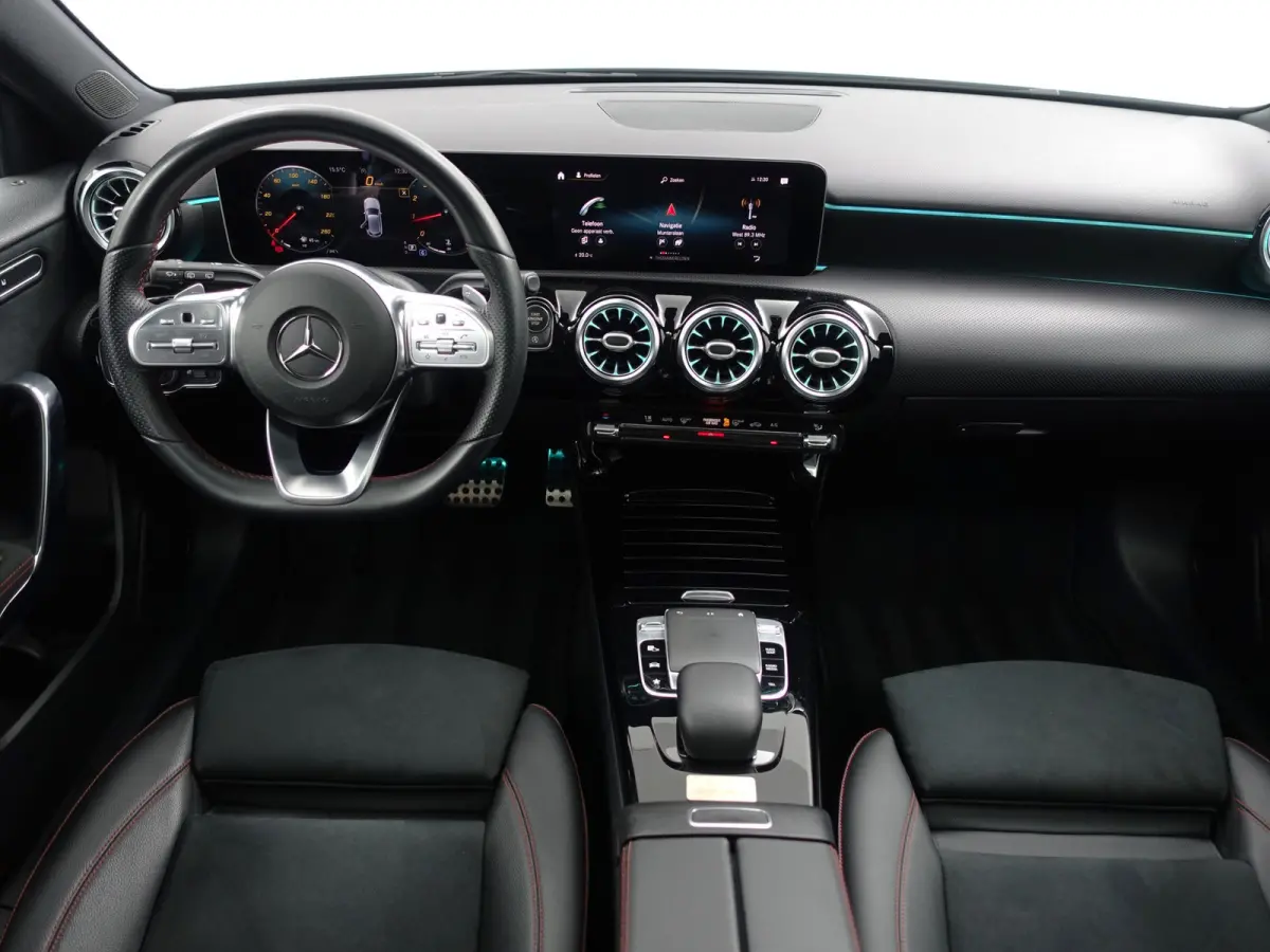200 AMG Tiffany Premium Plus Aut- 19dkm, Panoramadak, Sfeerverlichting, Camera, Stoelverwarming, Custom