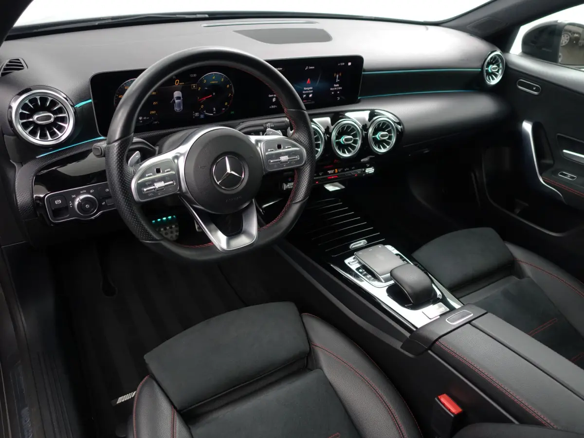 200 AMG Tiffany Premium Plus Aut- 19dkm, Panoramadak, Sfeerverlichting, Camera, Stoelverwarming, Custom