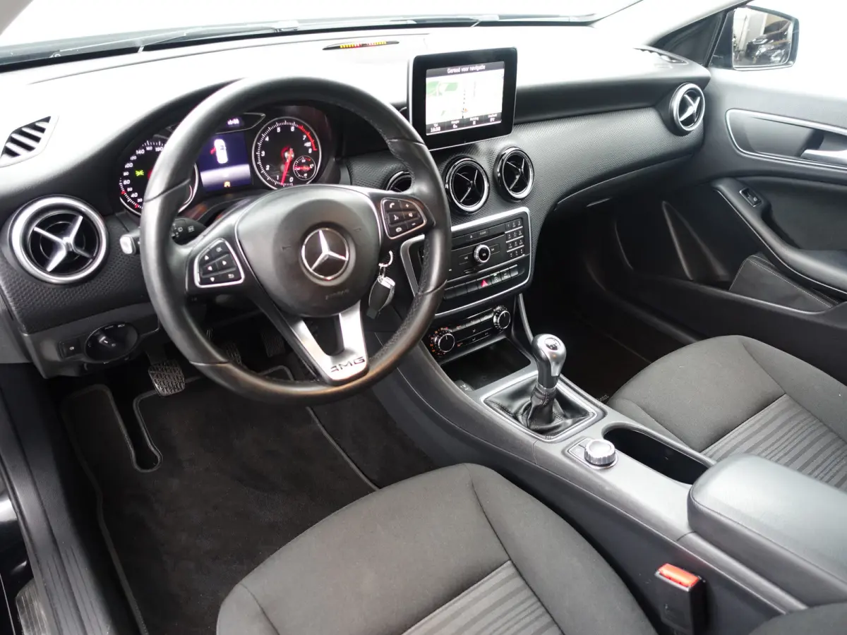 130Pk AMG Night Edition- Xenon Led, Clima, Navigatie, Park Assist, Cruise
