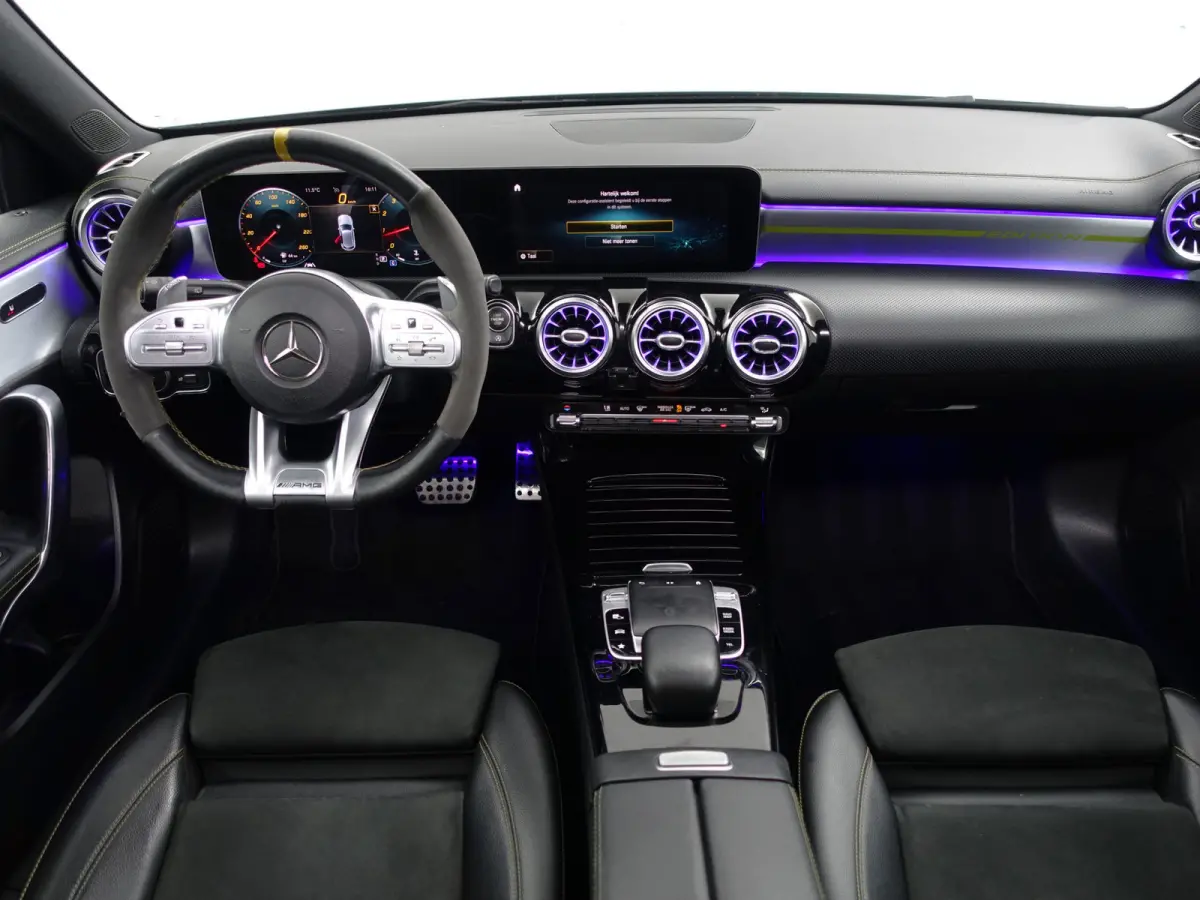 250 AMG Premium Plus Aut- Sport uitlaat, Panoramadak, Sfeerverlichting, Aero Package, Yellow Art