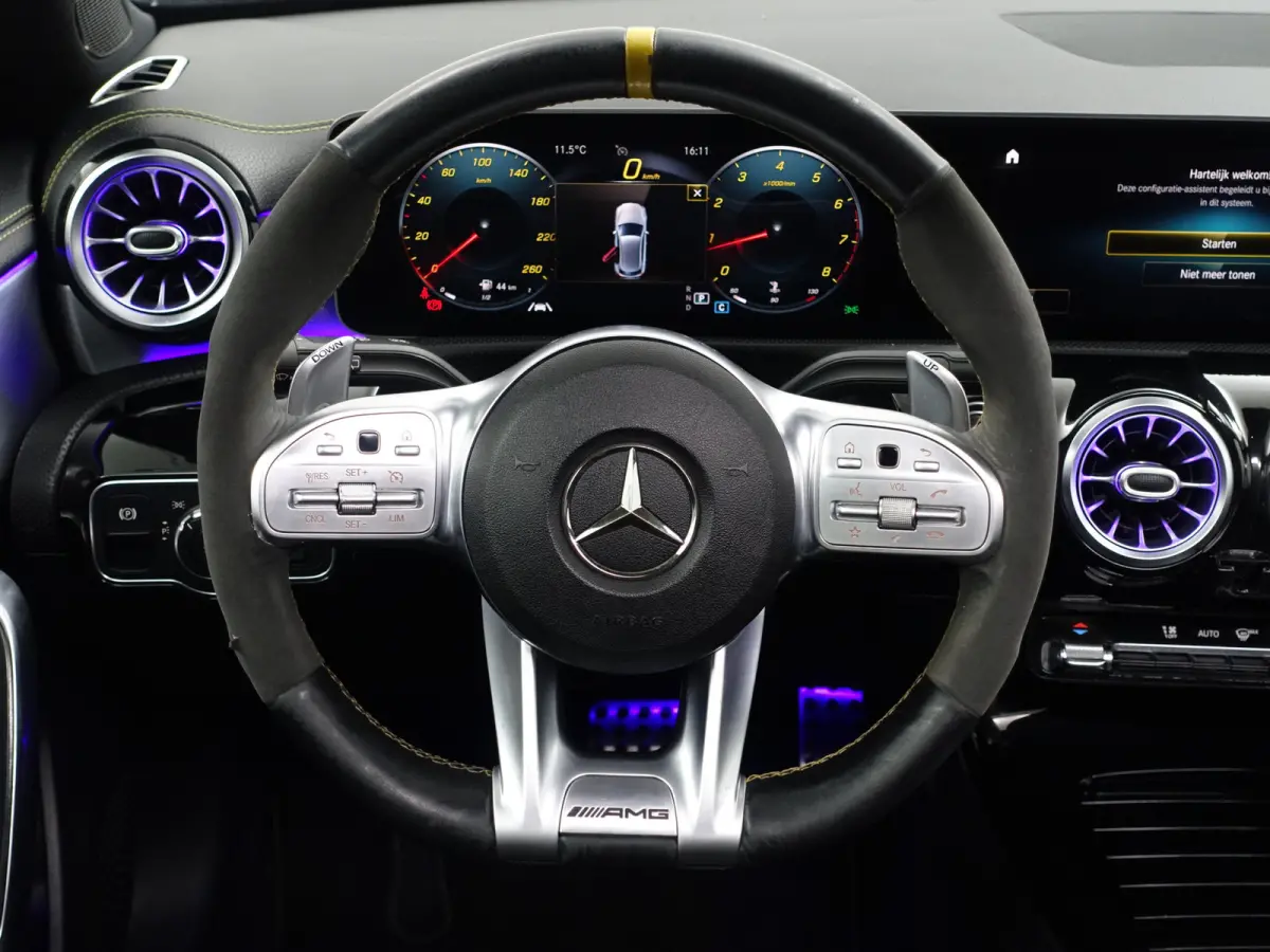 250 AMG Premium Plus Aut- Sport uitlaat, Panoramadak, Sfeerverlichting, Aero Package, Yellow Art