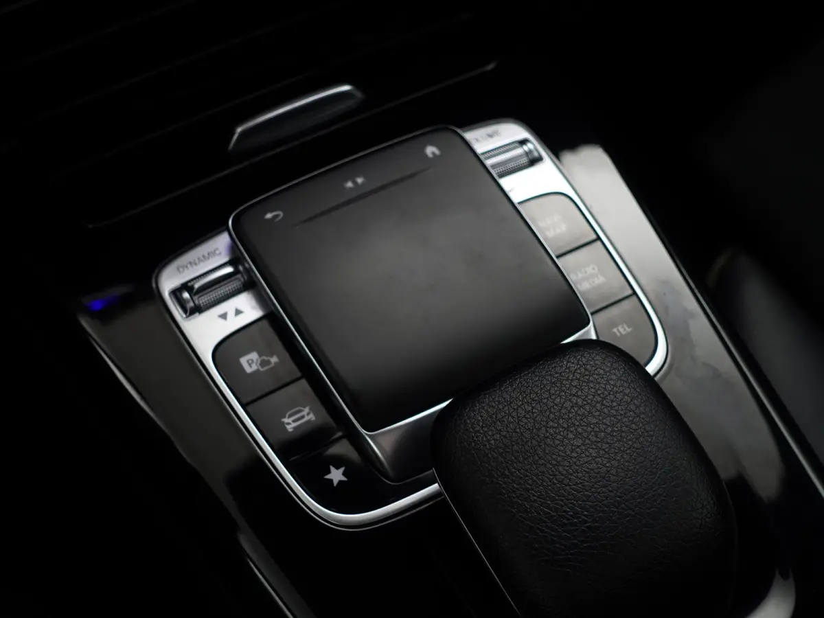 250 AMG Premium Plus Aut- Sport uitlaat, Panoramadak, Sfeerverlichting, Aero Package, Yellow Art