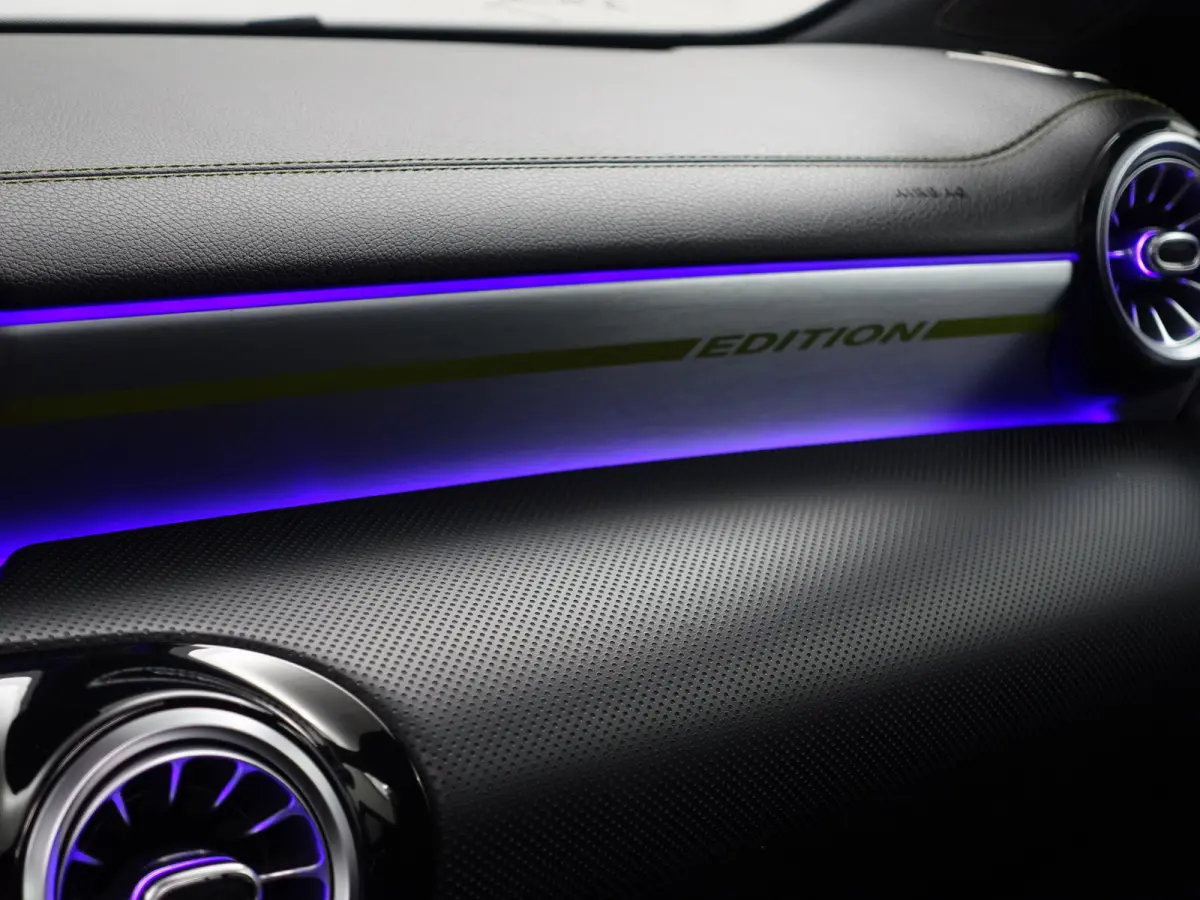 250 AMG Premium Plus Aut- Sport uitlaat, Panoramadak, Sfeerverlichting, Aero Package, Yellow Art