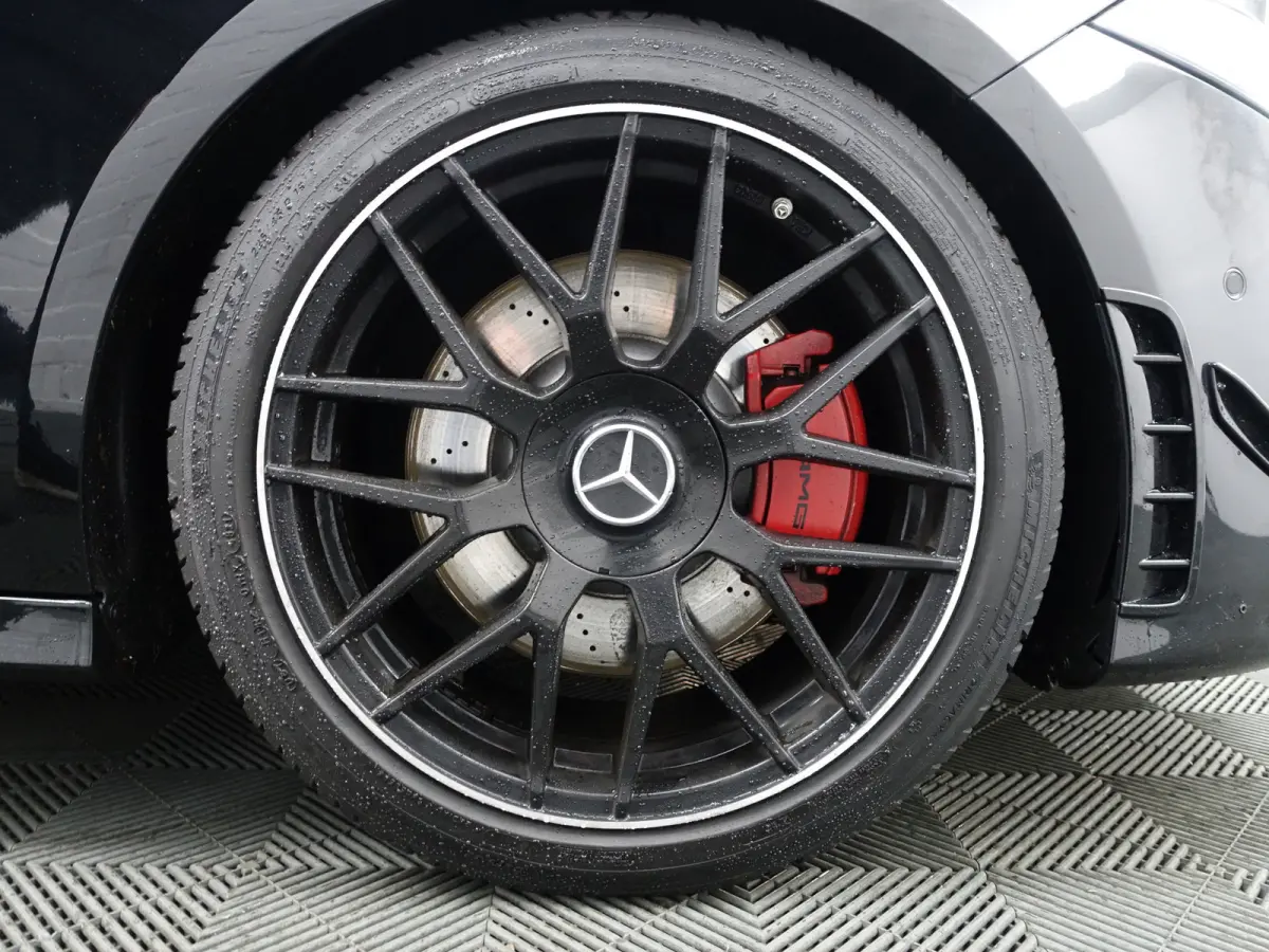 250 AMG Premium Plus Aut- Sport uitlaat, Panoramadak, Sfeerverlichting, Aero Package, Yellow Art