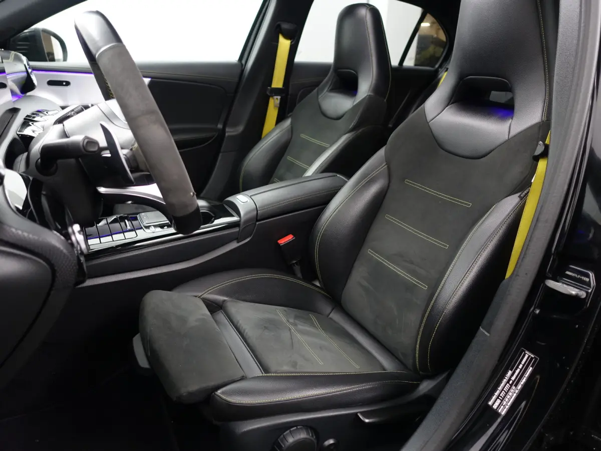 250 AMG Premium Plus Aut- Sport uitlaat, Panoramadak, Sfeerverlichting, Aero Package, Yellow Art