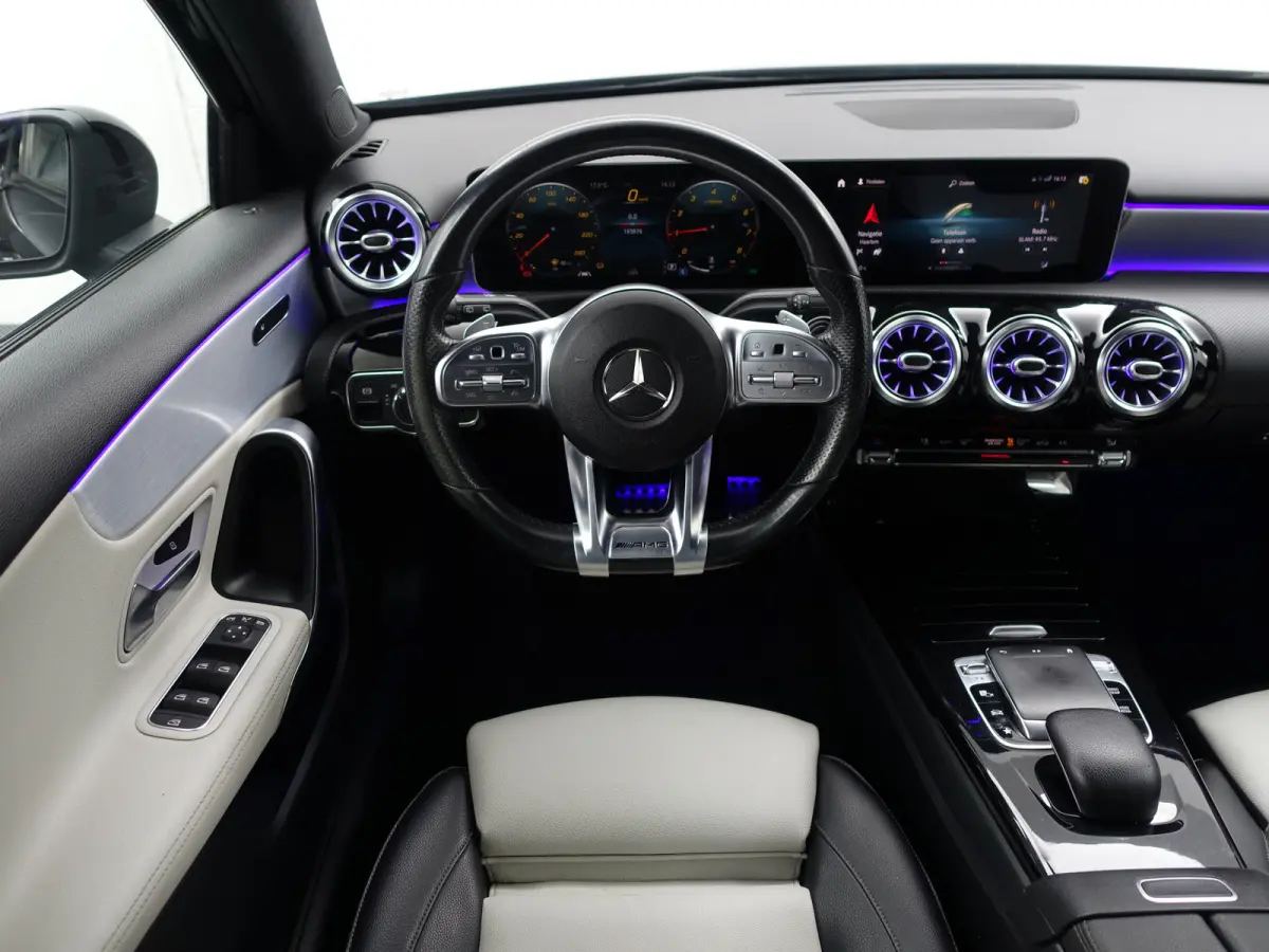 250 AMG Premium Plus Aut- Panoramadak, Sfeerverlichting, Two Tone Sport Leder Interieur, Xenon Led, Night Package
