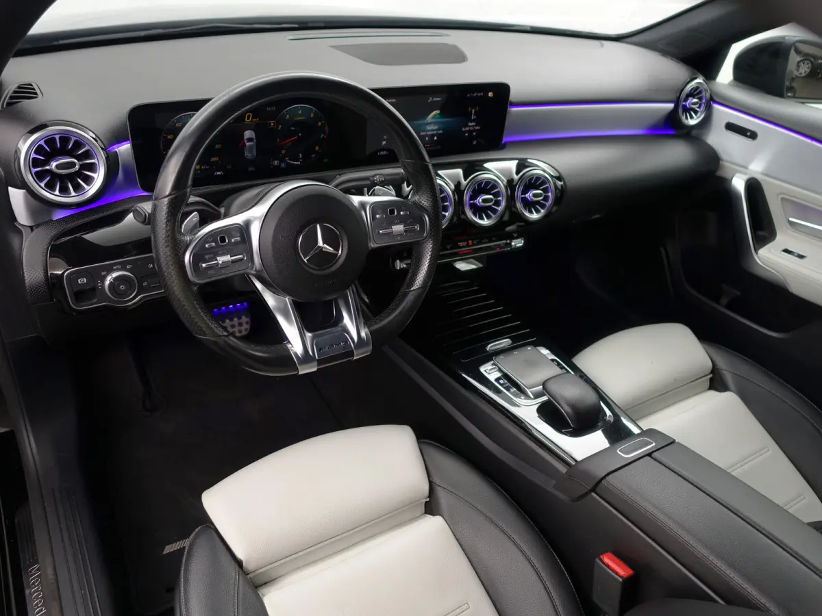 250 AMG Premium Plus Aut- Panoramadak, Sfeerverlichting, Two Tone Sport Leder Interieur, Xenon Led, Night Package
