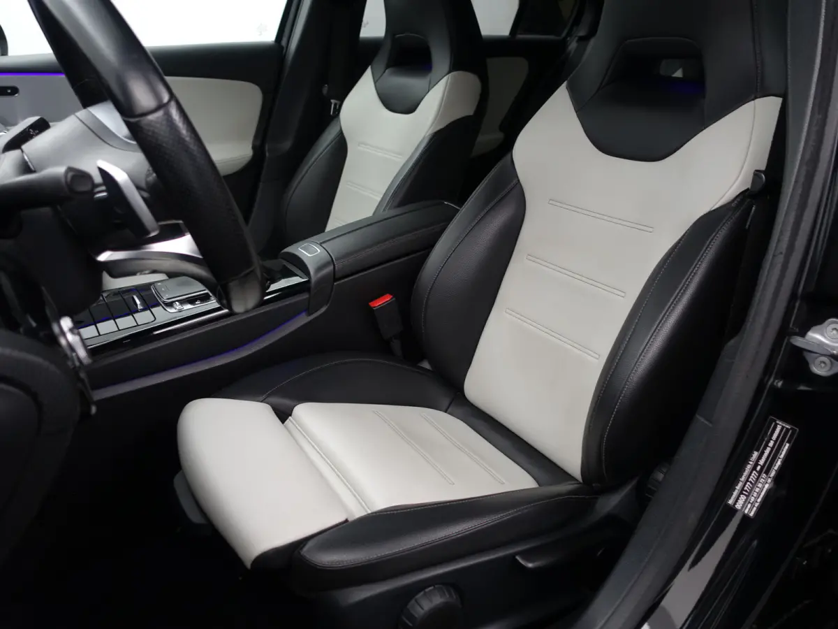 250 AMG Premium Plus Aut- Panoramadak, Sfeerverlichting, Two Tone Sport Leder Interieur, Xenon Led, Night Package