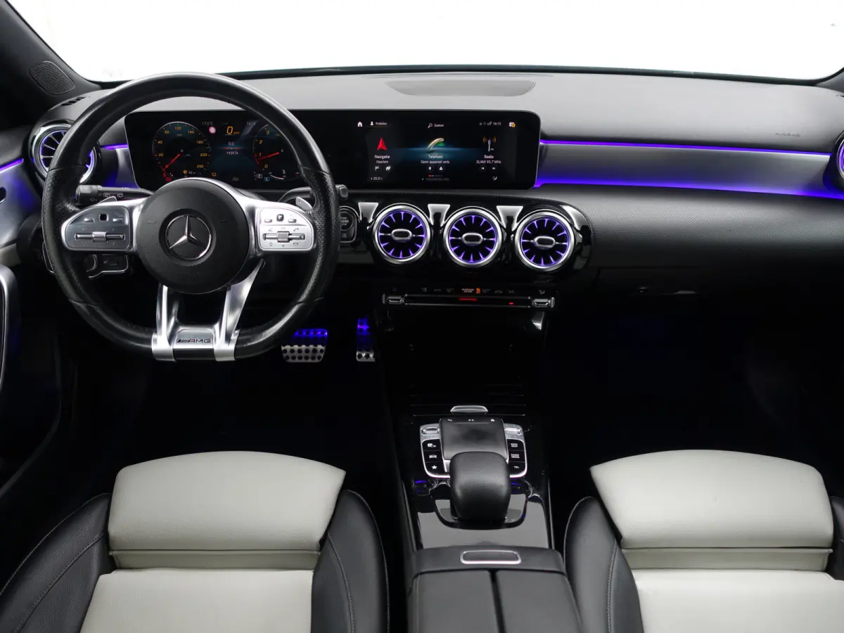 250 AMG Premium Plus Aut- Panoramadak, Sfeerverlichting, Two Tone Sport Leder Interieur, Xenon Led, Night Package