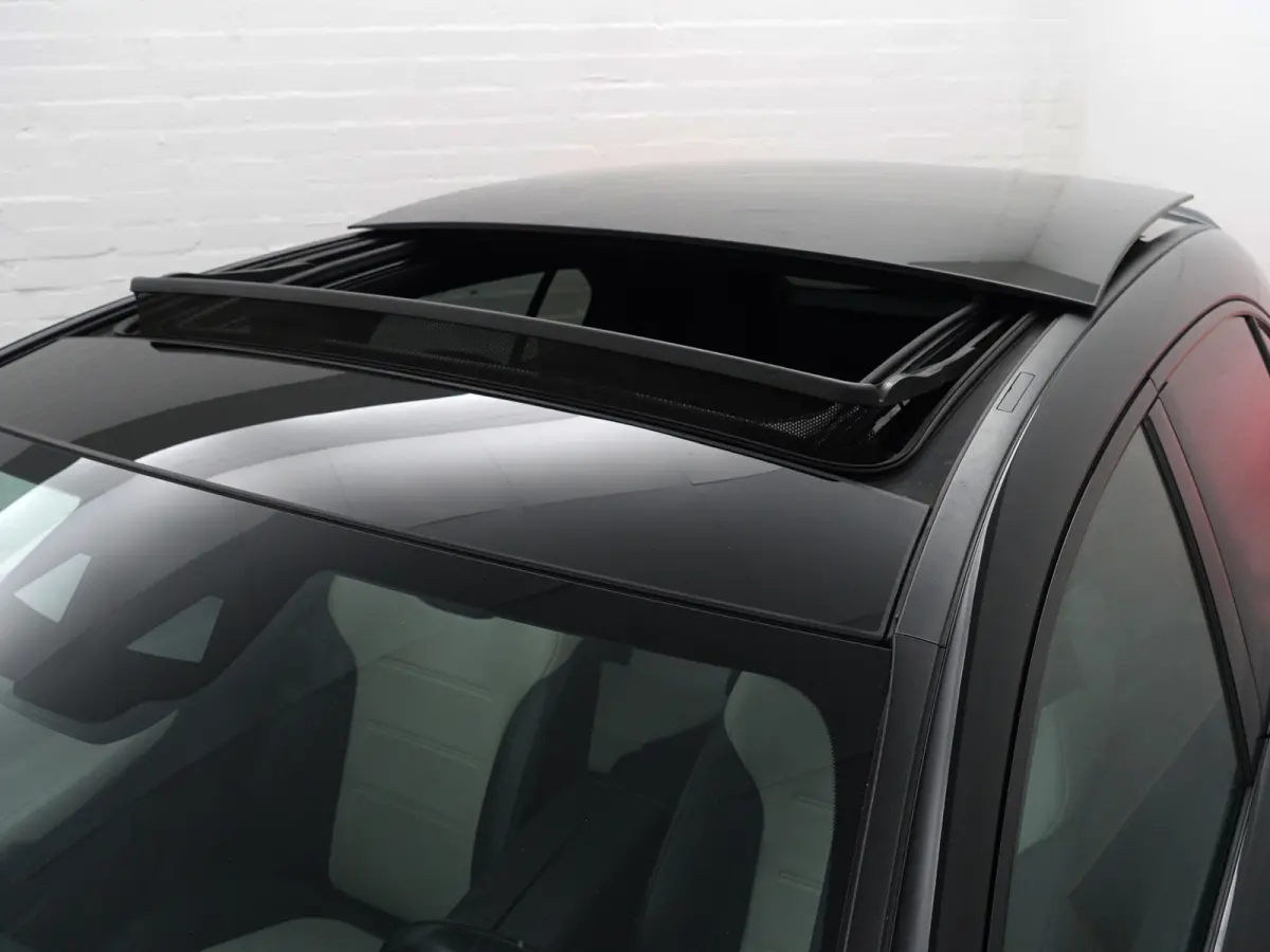 250 AMG Premium Plus Aut- Panoramadak, Sfeerverlichting, Two Tone Sport Leder Interieur, Xenon Led, Night Package