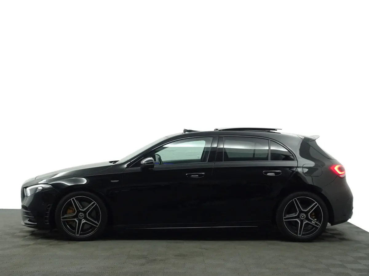 250 AMG Premium Plus Aut- Panoramadak, Sfeerverlichting, Two Tone Sport Leder Interieur, Xenon Led, Night Package