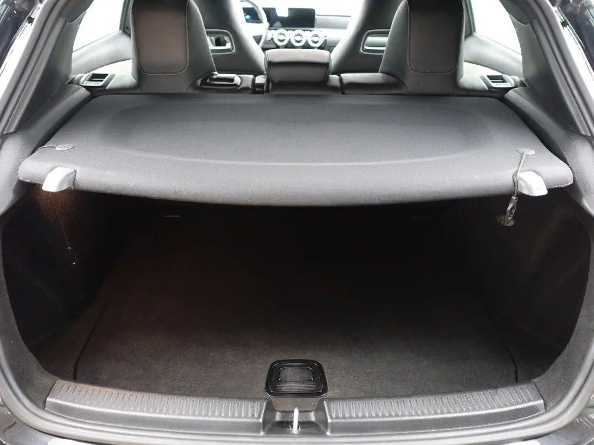250 AMG Premium Plus Aut- Panoramadak, Sfeerverlichting, Two Tone Sport Leder Interieur, Xenon Led, Night Package