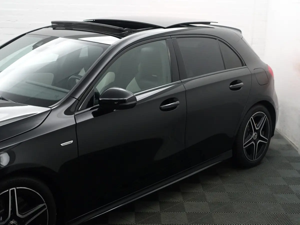 250 AMG Premium Plus Aut- Panoramadak, Sfeerverlichting, Two Tone Sport Leder Interieur, Xenon Led, Night Package