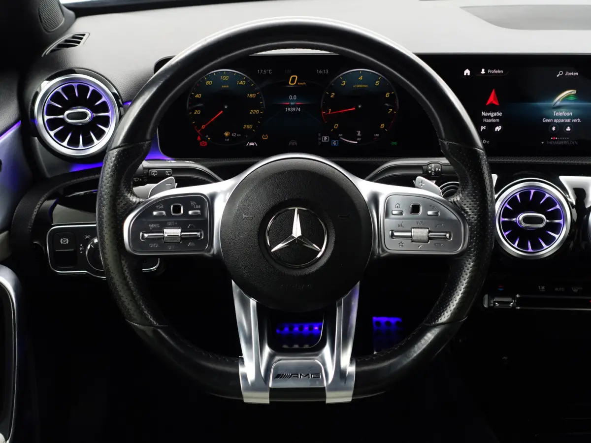 250 AMG Premium Plus Aut- Panoramadak, Sfeerverlichting, Two Tone Sport Leder Interieur, Xenon Led, Night Package