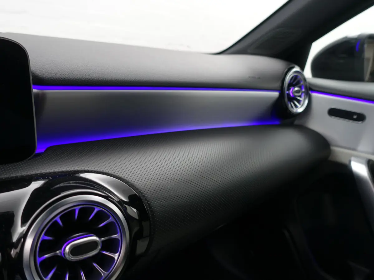 250 AMG Premium Plus Aut- Panoramadak, Sfeerverlichting, Two Tone Sport Leder Interieur, Xenon Led, Night Package