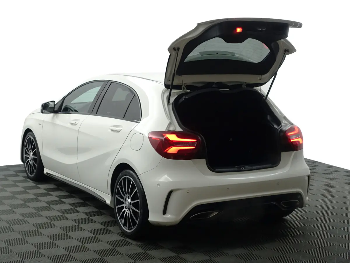 180 AMG White Art Edition Aut- Night Package, Sfeerverlichting, Camera, Keyless, Xenon Led, Dynamic Select
