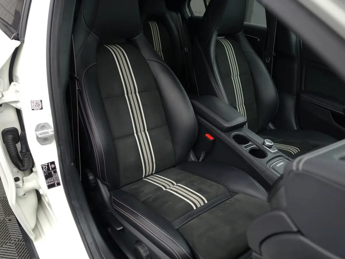 180 AMG White Art Edition Aut- Night Package, Sfeerverlichting, Camera, Keyless, Xenon Led, Dynamic Select