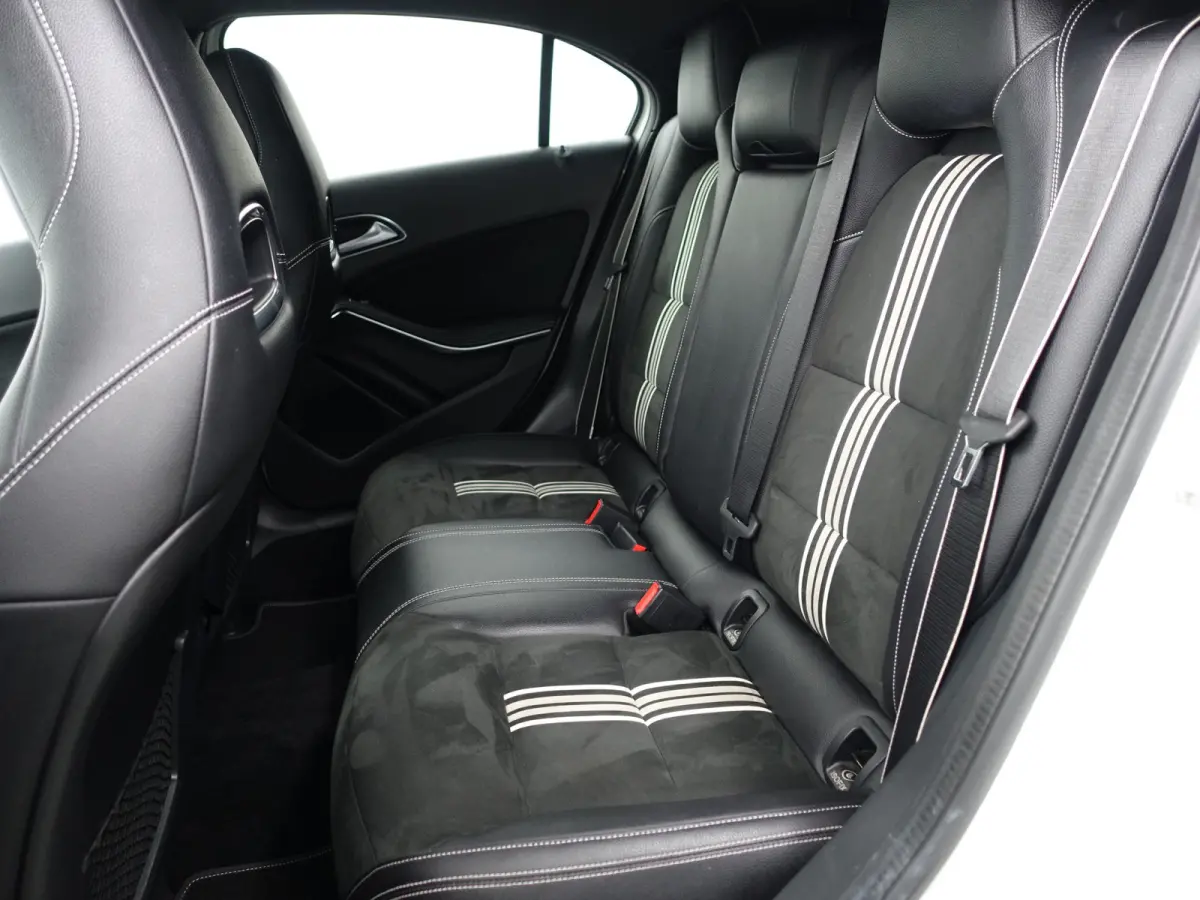 180 AMG White Art Edition Aut- Night Package, Sfeerverlichting, Camera, Keyless, Xenon Led, Dynamic Select