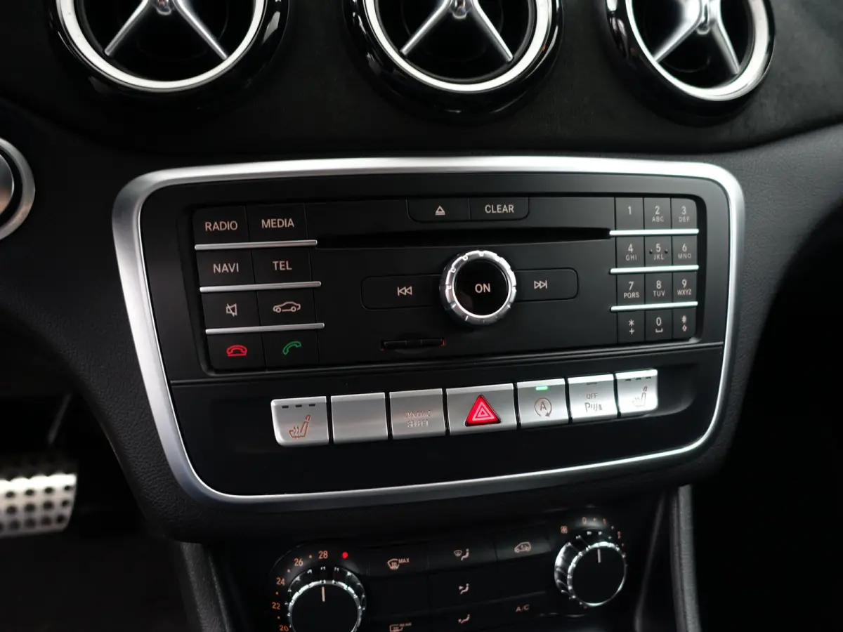 180 AMG White Art Edition Aut- Night Package, Sfeerverlichting, Camera, Keyless, Xenon Led, Dynamic Select