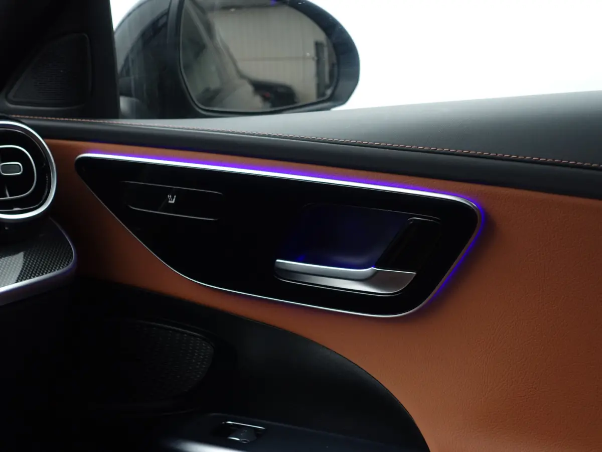 300 e AMG Line Aut- Two Tone Leder Interieur, Panoramadak, Carbon, Sfeerverlichting, Carplay, Android Auto