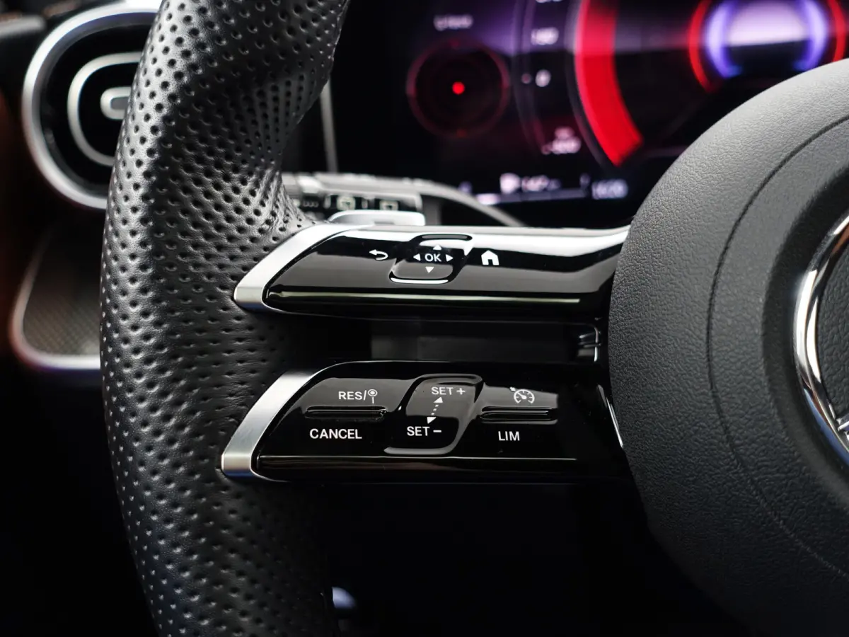 300 e AMG Line Aut- Two Tone Leder Interieur, Panoramadak, Carbon, Sfeerverlichting, Carplay, Android Auto