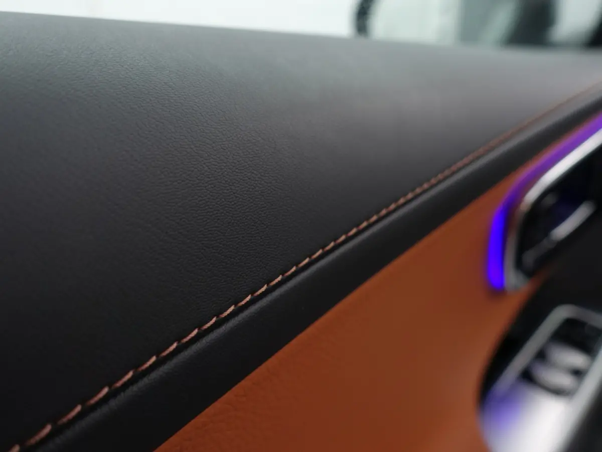 300 e AMG Line Aut- Two Tone Leder Interieur, Panoramadak, Carbon, Sfeerverlichting, Carplay, Android Auto
